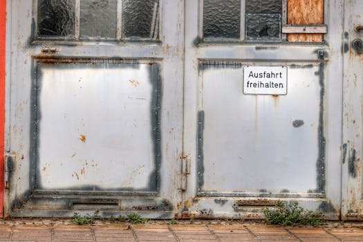 Kompletní průvodce opravou škrábanců na dveřích: Staré vs. Nové metody